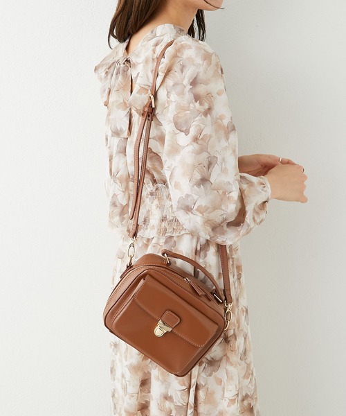 OLIVE des OLIVE（オリーブデオリーブ）の「ポケット付きスクエアーショルダー（ショルダーバッグ・レディース・ブラック/ベージュ/キャメル・FREE）」の21枚目の写真