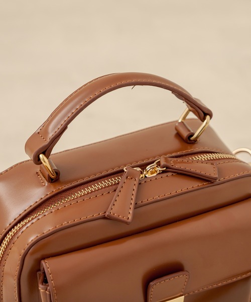 OLIVE des OLIVE（オリーブデオリーブ）の「ポケット付きスクエアーショルダー（ショルダーバッグ・レディース・ブラック/ベージュ/キャメル・FREE）」の18枚目の写真