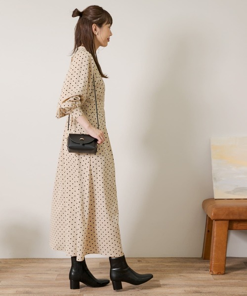 URBAN RESEARCH Sonny Label(アーバンリサーチサニーレーベル)の「『WEB/一部店舗限定』ウエストマークドットプリントスリーブワンピース(ワンピース・レディース・ブラック/ベージュ・FREE)」の15枚目の写真