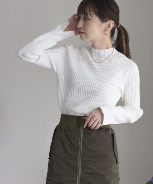 fredy emue(フレディエミュ)の「【新色追加!】ワイドリブハイネックプルオーバーニット(ニット/セーター・レディース・ライトグレー/ブラック/パープル/オフホワイト/オレンジ・38)」の2枚目の写真