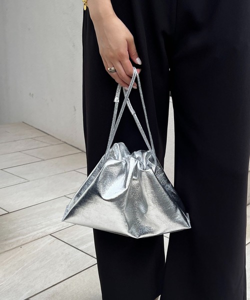 CAPRICIEUX LE'MAGE（カプリシューレマージュ）の「ドロストバッグ（ハンドバッグ・レディース・ベージュ/シルバー・FREE）」の4枚目の写真