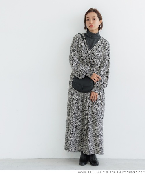 coca（coca）（コカ）の「花柄カシュクールワンピース（ワンピース・レディース・ブラック・SHORT/LONG）」の4枚目の写真