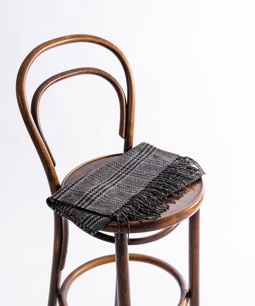 PIACENZA(ピアチェンツァ)の「【PIACENZA / ピアチェンツァ】URAS ハウンドトゥース マフラー(マフラー・メンズ・ブラック/チャコールグレー/ブラウン・FREE)」の2枚目の写真