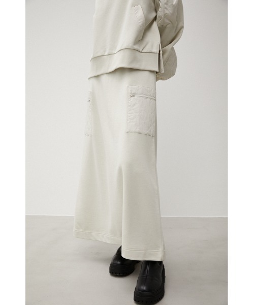 AZUL by moussy(アズールバイマウジー)の「QUILTED DETAIL LONG SKIRT/キルティングディテールロングスカート(スカート・レディース・ブラック/カーキ/アイボリー・MEDIUM/SMALL)」の4枚目の写真