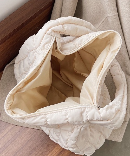 wears（ウェアーズ）の「大容量キルティングショルダーバッグ（ショルダーバッグ・レディース・アイボリー/ブラック・FREE）」の15枚目の写真