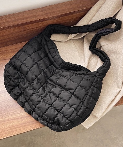 wears（ウェアーズ）の「大容量キルティングショルダーバッグ（ショルダーバッグ・レディース・アイボリー/ブラック・FREE）」の7枚目の写真