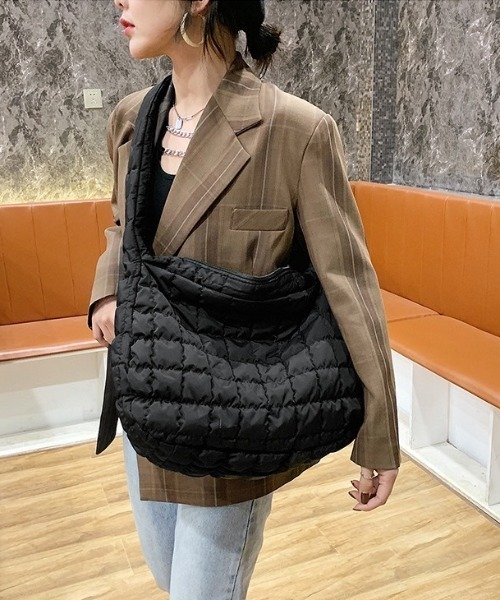 wears（ウェアーズ）の「大容量キルティングショルダーバッグ（ショルダーバッグ・レディース・アイボリー/ブラック・FREE）」の12枚目の写真