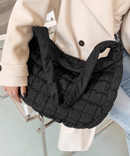 wears（ウェアーズ）の「大容量キルティングショルダーバッグ（ショルダーバッグ・レディース・アイボリー/ブラック・FREE）」の8枚目の写真