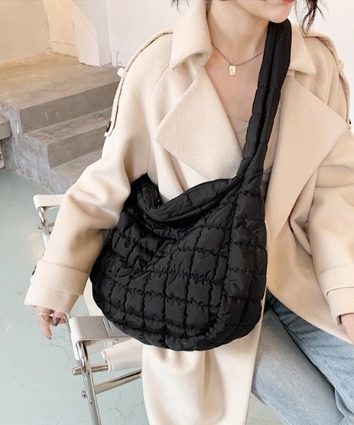 wears（ウェアーズ）の「大容量キルティングショルダーバッグ（ショルダーバッグ・レディース・アイボリー/ブラック・FREE）」の9枚目の写真