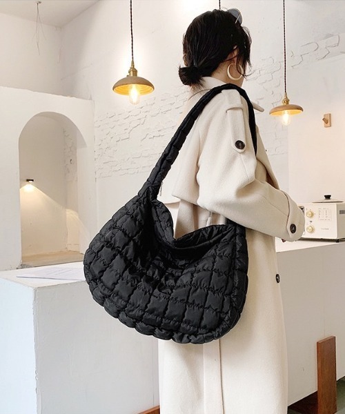 wears（ウェアーズ）の「大容量キルティングショルダーバッグ（ショルダーバッグ・レディース・アイボリー/ブラック・FREE）」の11枚目の写真