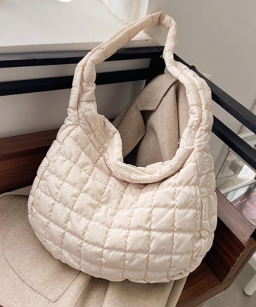 wears（ウェアーズ）の「大容量キルティングショルダーバッグ（ショルダーバッグ・レディース・アイボリー/ブラック・FREE）」の3枚目の写真