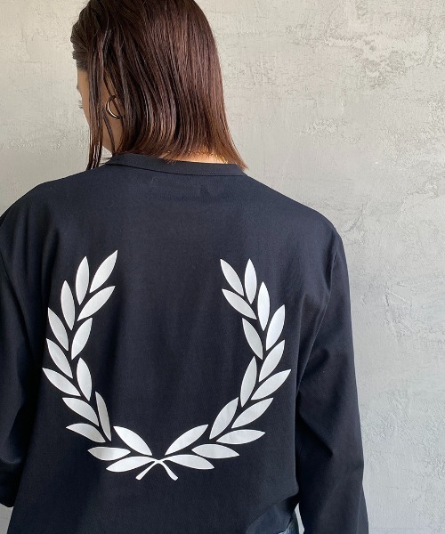 FRED PERRY（フレッドペリー）の「【WEB限定】[FRED PERRY/フレッドペリー] ブランドロゴデザイン ロングスリーブTシャツ（Tシャツ/カットソー・レディース・ブラック・M/L/S）」の4枚目の写真