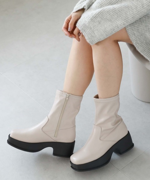 archives（アルシーヴ）の「厚底ストレッチブーツ（ブーツ・レディース・アイボリー/ブラック・MEDIUM/LARGE）」の2枚目の写真