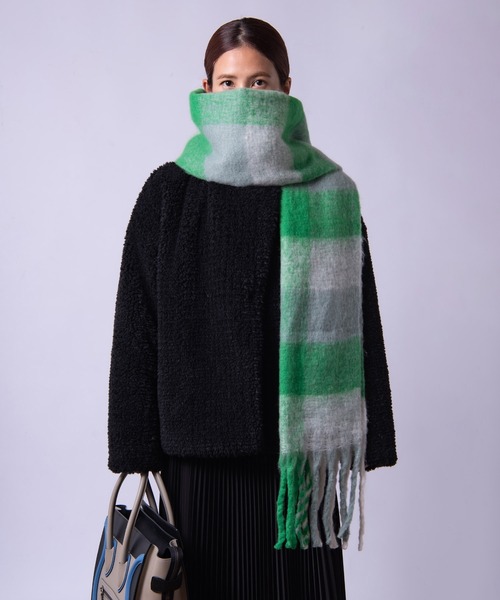 CALIFORNIA OUTFITTERS（カリフォルニア アウトフィッターズ）の「STD 【ボリュームフリンジマフラー】太フリンジ ボリューム ストールマフラー ふわふわ（マフラー・レディース・ブラウン/ベージュ系その他/ベージュ系その他2/オレンジ系その他2/ベージュ系/オレンジ系/ライトグレー/ブラック系/ブルー系/ダークグレー/ブルー系その他/グリーン系その他/オレンジ系その他/ブルー系その他2/ピンク系その他/ライトベージュ/アイボリー/ライトブルー/ブラック/コバルトブルー/ブラック系その他/オレンジ系その他3/ベージュ系その他3/パープル系その他/レッド系その他/ブラウン系その他/グリーン/ライム/コーラルピンク/グリーン系その他2/ダークブラウン・ONE SIZE）」の17枚目の写真