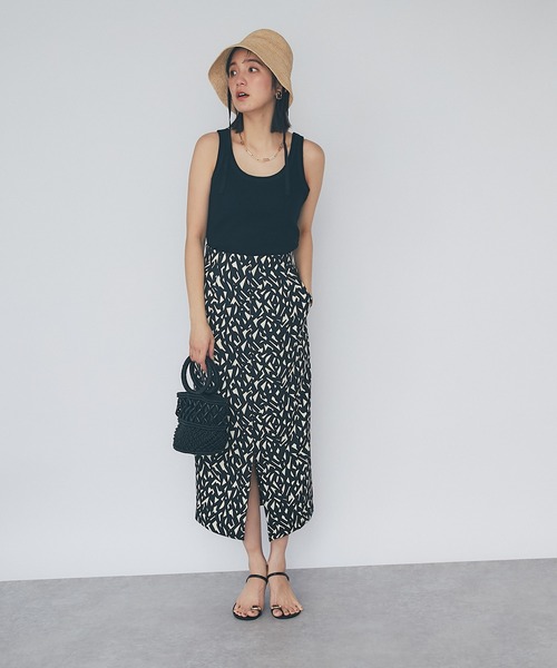 RIVE DROITE（リヴドロワ）の「テレコUネックタンク（タンクトップ・レディース・ブラック/オフホワイト/ベージュ/ブラウン・FREE）」の19枚目の写真