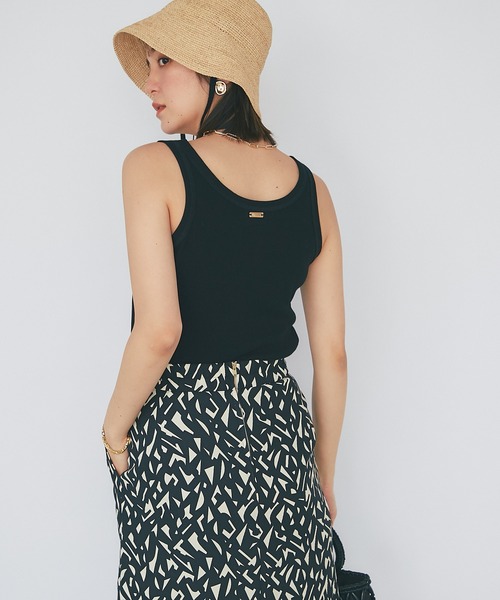 RIVE DROITE（リヴドロワ）の「テレコUネックタンク（タンクトップ・レディース・ブラック/オフホワイト/ベージュ/ブラウン・FREE）」の18枚目の写真