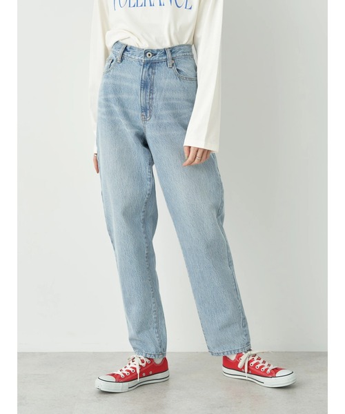 earth music&ecology(アースミュージックアンドエコロジー)の「ヴィンテージ加工テーパードデニム(デニムパンツ・レディース・ブルー系その他/ライトインディゴブルー・L/M/S)」の4枚目の写真