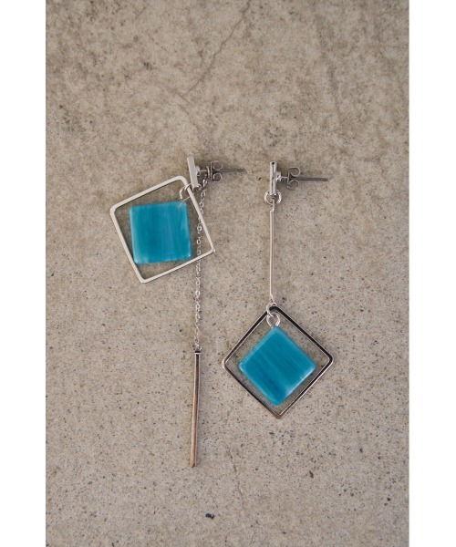 AZUL by moussy（アズールバイマウジー）の「ACRYLxMETAL ASYMMETRY EARRINGS/アクリル×メタルアシンメトリーピアス（ピアス（両耳用）・レディース・ブルー/ライトベージュ/ブラック/オレンジ系その他/アイボリー・FREE）」の5枚目の写真