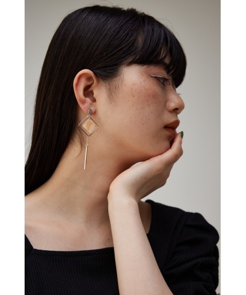 AZUL by moussy（アズールバイマウジー）の「ACRYLxMETAL ASYMMETRY EARRINGS/アクリル×メタルアシンメトリーピアス（ピアス（両耳用）・レディース・ブルー/ライトベージュ/ブラック/オレンジ系その他/アイボリー・FREE）」の7枚目の写真