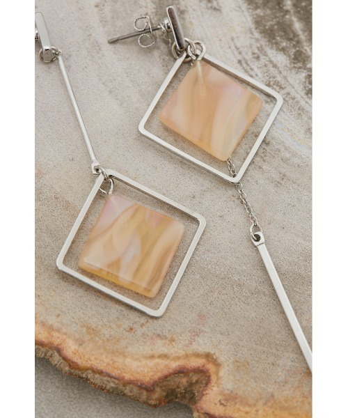 AZUL by moussy（アズールバイマウジー）の「ACRYLxMETAL ASYMMETRY EARRINGS/アクリル×メタルアシンメトリーピアス（ピアス（両耳用）・レディース・ブルー/ライトベージュ/ブラック/オレンジ系その他/アイボリー・FREE）」の11枚目の写真