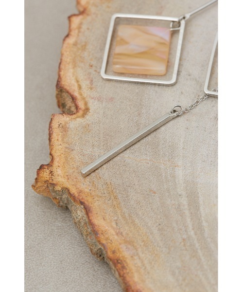 AZUL by moussy（アズールバイマウジー）の「ACRYLxMETAL ASYMMETRY EARRINGS/アクリル×メタルアシンメトリーピアス（ピアス（両耳用）・レディース・ブルー/ライトベージュ/ブラック/オレンジ系その他/アイボリー・FREE）」の10枚目の写真