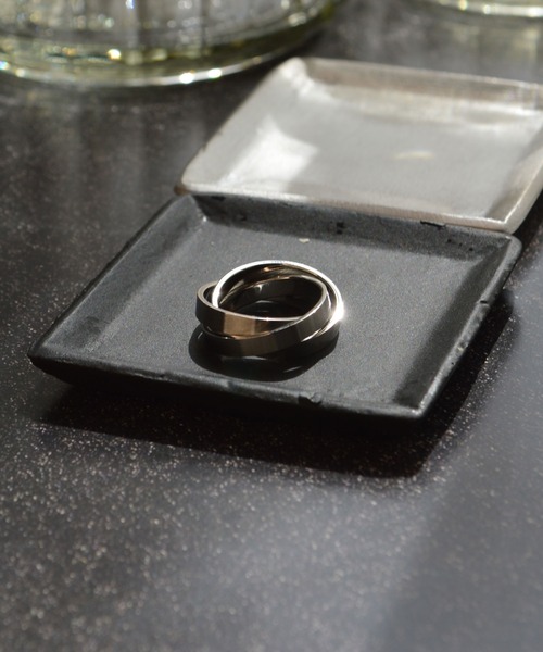 BROTHERHOOD(ブラザーフッド)の「【BROTHERHOOD】プレーンフラットトリプルリングv1「サージカルステンレス」(リング・メンズ・シルバー・MEDIUM/LARGE)」の2枚目の写真