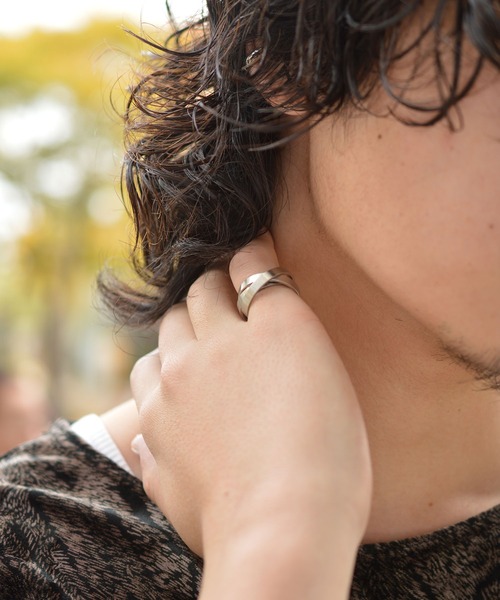 BROTHERHOOD(ブラザーフッド)の「【BROTHERHOOD】プレーンフラットトリプルリングv1「サージカルステンレス」(リング・メンズ・シルバー・MEDIUM/LARGE)」の13枚目の写真