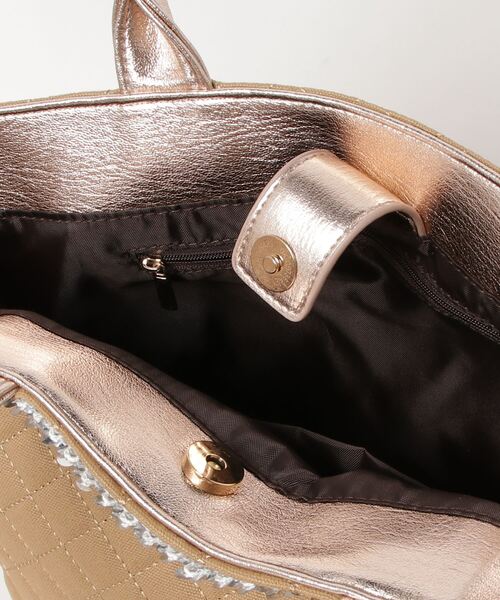 Relate（リレート）の「Design Factory/キルティング×スパンコールトートバッグ（ショルダーバッグ・レディース・ベージュ・ONESIZE）」の2枚目の写真