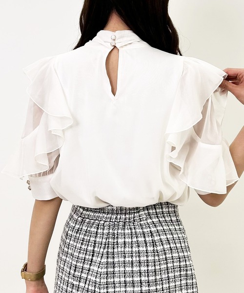 INGNI（イング）の「袖フリルラメシアー5分袖／ブラウス（シャツ/ブラウス・レディース・グレー系その他/オフホワイト/ピンク/サックスブルー・M）」の7枚目の写真