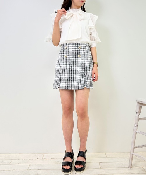 INGNI（イング）の「袖フリルラメシアー5分袖／ブラウス（シャツ/ブラウス・レディース・グレー系その他/オフホワイト/ピンク/サックスブルー・M）」の9枚目の写真