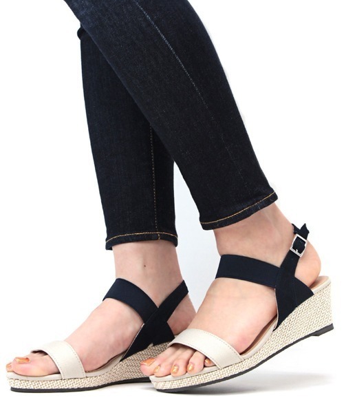 LibertyDoll(リバティードール)の「LibertyDoll/ゴムフィットサンダル(5553)(サンダル・レディース・ネイビー/ベージュ・L)」の1枚目の写真
