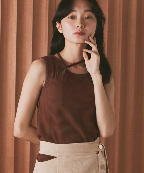 moi tytto（モイテュット）の「カップ付きデザインリブタンク（タンクトップ・レディース・ブラック/ナチュラル/ブラウン・FREE）」の2枚目の写真