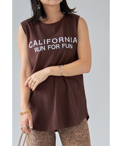 each（イーチ）の「CALIFORNIAロゴプリントタンク（タンクトップ・レディース・ブラウン/ホワイト/ブラック/グレー/ネイビー/シルバー/ホワイト×シルバー/チャコールグレー・FREE）」の6枚目の写真