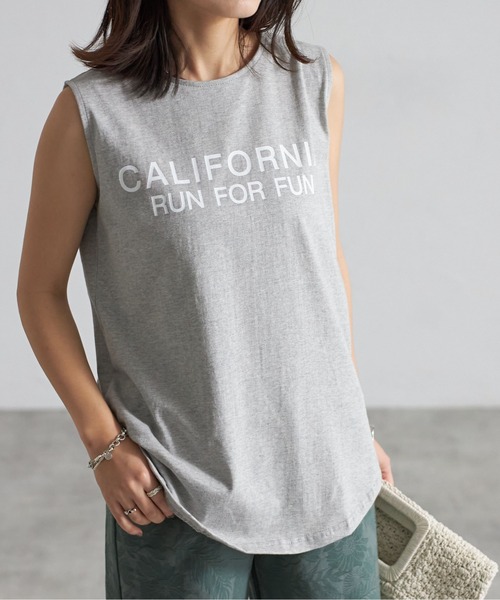 each（イーチ）の「CALIFORNIAロゴプリントタンク（タンクトップ・レディース・ブラウン/ホワイト/ブラック/グレー/ネイビー/シルバー/ホワイト×シルバー/チャコールグレー・FREE）」の5枚目の写真