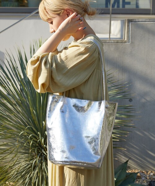 FREAK'S STORE（フリークスストア）の「【限定展開】cache cache/カシュカシュ　クラッシュメタリックバケツトート（ショルダーバッグ・レディース・ゴールド/シルバー/ブラック・ONE SIZE）」の3枚目の写真