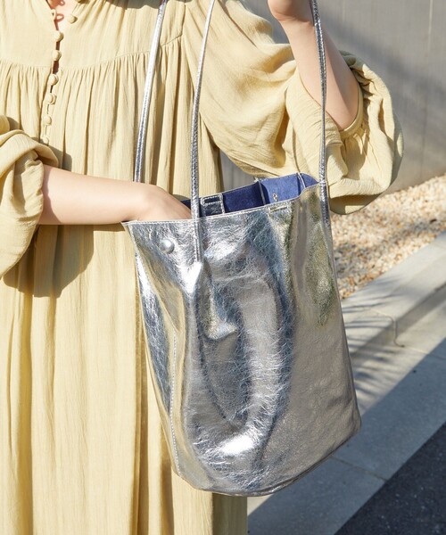 FREAK'S STORE（フリークスストア）の「【限定展開】cache cache/カシュカシュ　クラッシュメタリックバケツトート（ショルダーバッグ・レディース・ゴールド/シルバー/ブラック・ONE SIZE）」の9枚目の写真