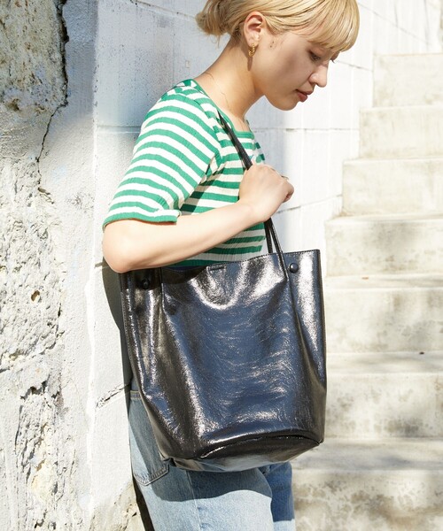 FREAK'S STORE（フリークスストア）の「【限定展開】cache cache/カシュカシュ　クラッシュメタリックバケツトート（ショルダーバッグ・レディース・ゴールド/シルバー/ブラック・ONE SIZE）」の4枚目の写真