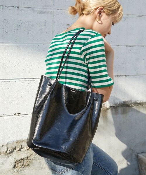 FREAK'S STORE（フリークスストア）の「【限定展開】cache cache/カシュカシュ　クラッシュメタリックバケツトート（ショルダーバッグ・レディース・ゴールド/シルバー/ブラック・ONE SIZE）」の21枚目の写真