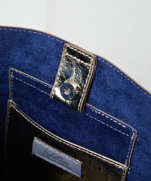 FREAK'S STORE（フリークスストア）の「【限定展開】cache cache/カシュカシュ　クラッシュメタリックバケツトート（ショルダーバッグ・レディース・ゴールド/シルバー/ブラック・ONE SIZE）」の8枚目の写真