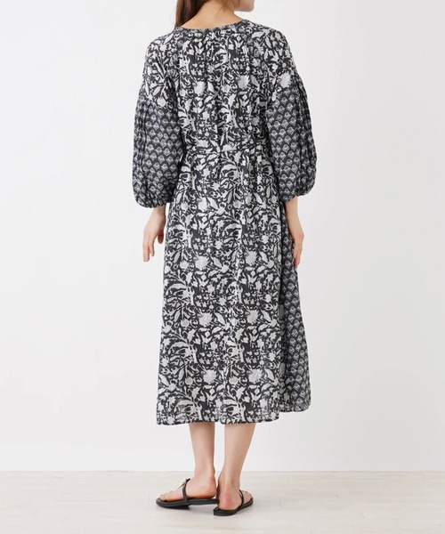 Brahmin（ブラーミン）の「【BRAHMIN】フラワープリントワンピース（ワンピース・レディース・ブラック・2）」の4枚目の写真