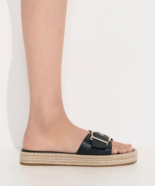 CHARLES & KEITH(チャールズ & キース)の「バックルストラップ エスパドリーユフラット(サンダル・レディース・オフホワイト/ブラック・22.5cm/23cm/23.5cm/24.5cm/25cm/25.5cm)」の12枚目の写真