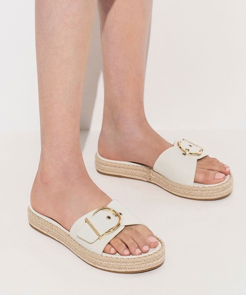 CHARLES & KEITH(チャールズ & キース)の「バックルストラップ エスパドリーユフラット(サンダル・レディース・オフホワイト/ブラック・22.5cm/23cm/23.5cm/24.5cm/25cm/25.5cm)」の3枚目の写真