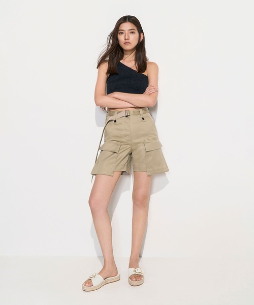 CHARLES & KEITH(チャールズ & キース)の「バックルストラップ エスパドリーユフラット(サンダル・レディース・オフホワイト/ブラック・22.5cm/23cm/23.5cm/24.5cm/25cm/25.5cm)」の6枚目の写真