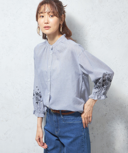 Petit Honfleur（プチオンフルール）の「刺繍スリーブブラウス（シャツ/ブラウス・レディース・ネイビー/グリーン/ブラック・9号/11号）」の3枚目の写真