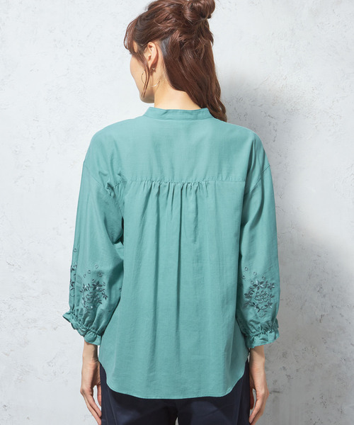 Petit Honfleur（プチオンフルール）の「刺繍スリーブブラウス（シャツ/ブラウス・レディース・ネイビー/グリーン/ブラック・9号/11号）」の10枚目の写真