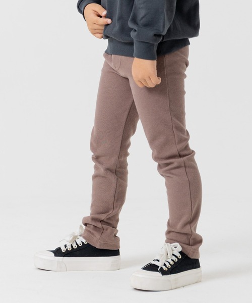 chil2（チルツー）の「全18色 カラバリストレッチパンツ（その他パンツ・キッズ・ワインレッド/ネイビー/ホワイト/ブルー/ブラック/サックスブルー/グリーン/グレー/モカ/ラベンダー/ミント/ライトブルー/オレンジ/マスタード/カーキ/ピンク/ベージュ/パープル・150cm/140cm/100cm/110cm/90cm/120cm/80ｃｍ/130cm）」の4枚目の写真