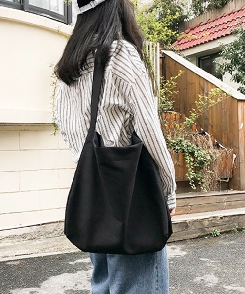 ad thie(アドティエ)の「ポケット付き キャンバス ショルダー(ショルダーバッグ・レディース・ブラック/ナチュラル・FREE)」の2枚目の写真