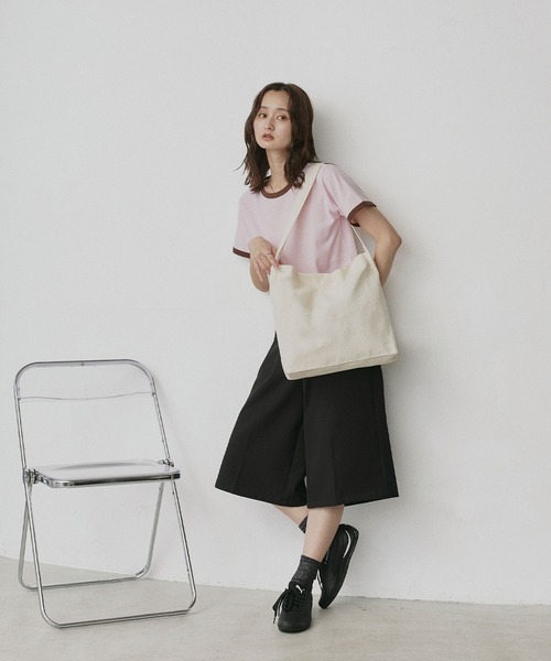 ad thie(アドティエ)の「ポケット付き キャンバス ショルダー(ショルダーバッグ・レディース・ブラック/ナチュラル・FREE)」の3枚目の写真