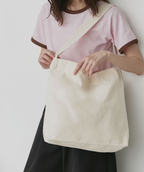 ad thie(アドティエ)の「ポケット付き キャンバス ショルダー(ショルダーバッグ・レディース・ブラック/ナチュラル・FREE)」の5枚目の写真