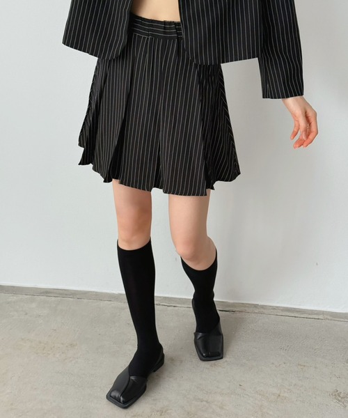 Jewelobe(ジュエローブ)の「ピンストライプジャケット×プリーツスカート セットアップ(セットアップ・レディース・ブラック/ブラウン・FREE)」の10枚目の写真
